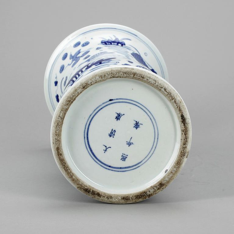 VAS, porslin, Kina, Kangxi-stil, sen Qing, 1800/1900-tal.