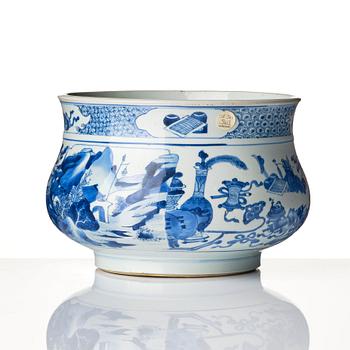 A large blue and white '100 antiques' incense burner, Qing dynasty, Kangxi (1662-1722).