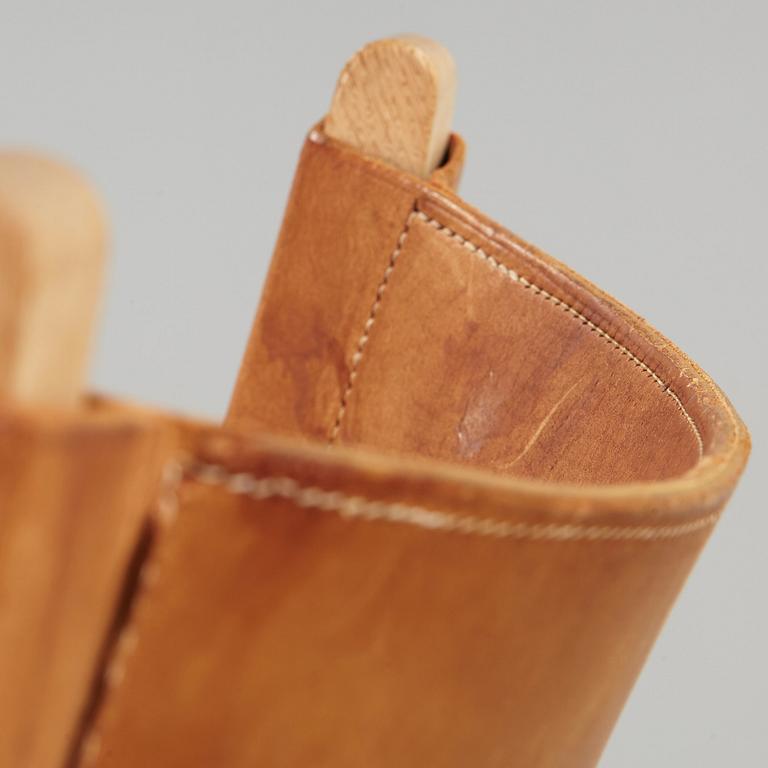 Børge Mogensen, A pair of Børge Mogensen oak and leather 'Spanish chairs', Fredericia Stolefabrik, Denmark.