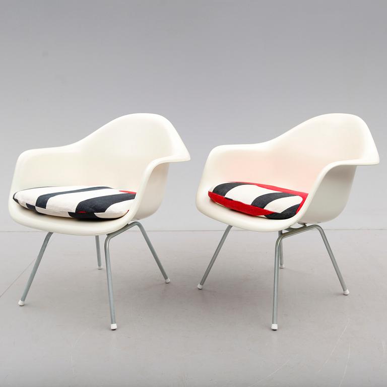 KARMSTOLAR, 1 par, "Dar", Charles och Ray Eames, 1970-tal.