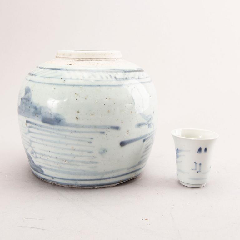 A set of five different 18th/19th century Chinese porcelain plat and bowls.