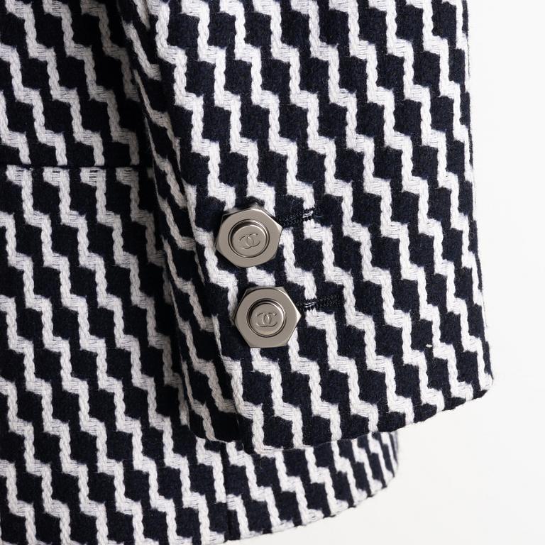 Chanel, coat, size Fr 38.