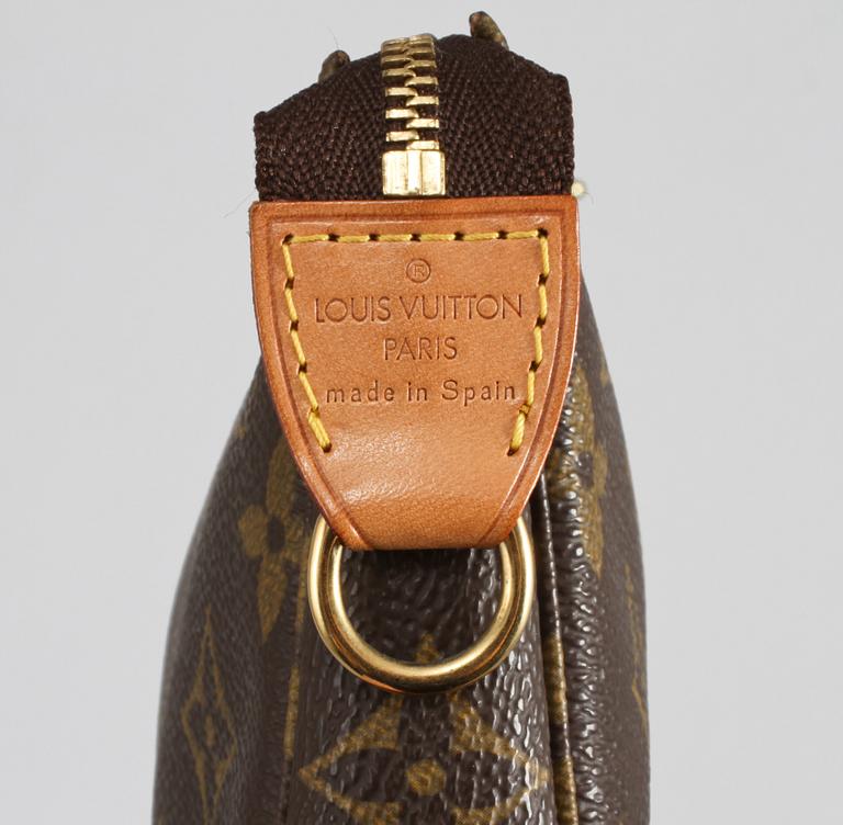 VÄSKA, "Pochette Accesoires 21", Louis Vuitton.