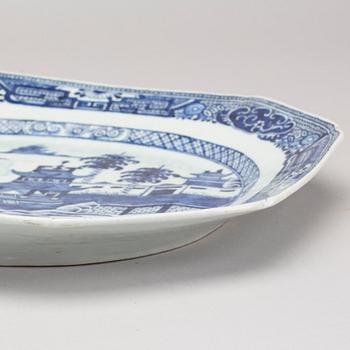 STEKFAT, porslin, Kina, Qianlong (1736-95).