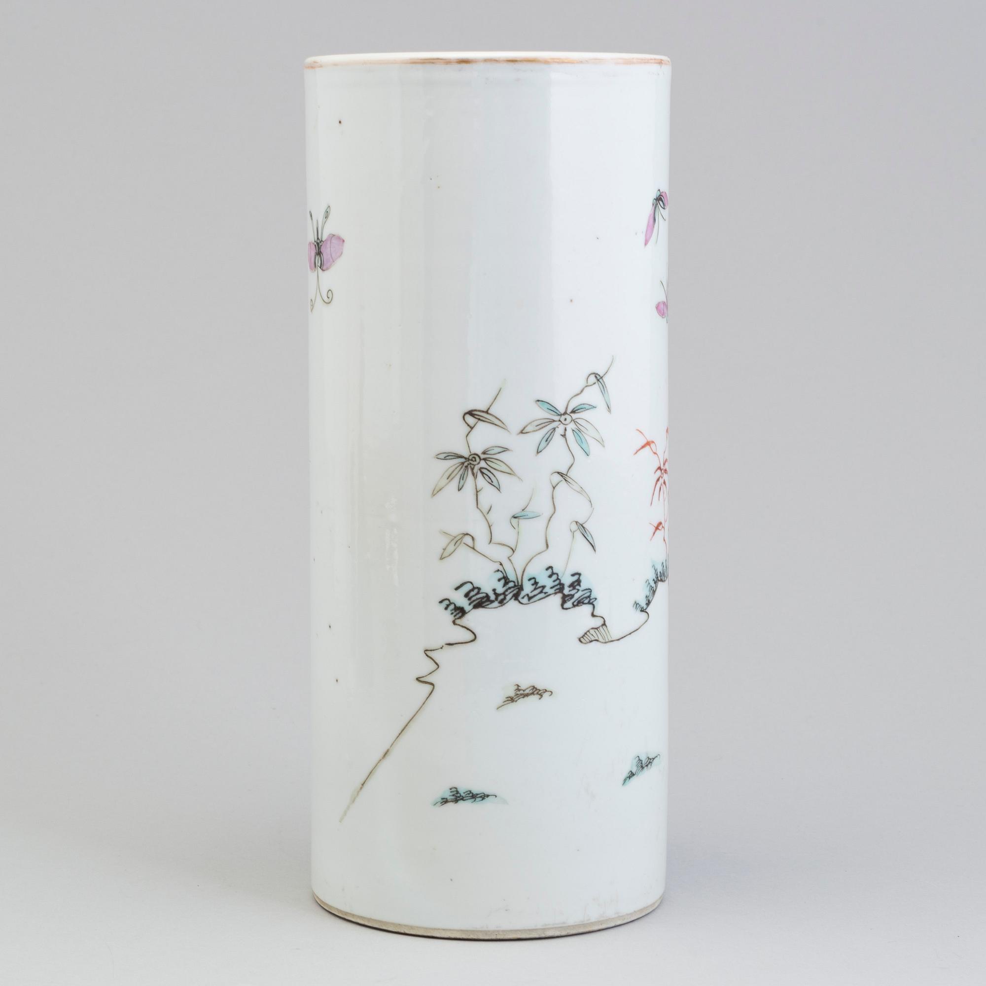 A Chinese porcelain hatstand decorated, first half of 20th century.
