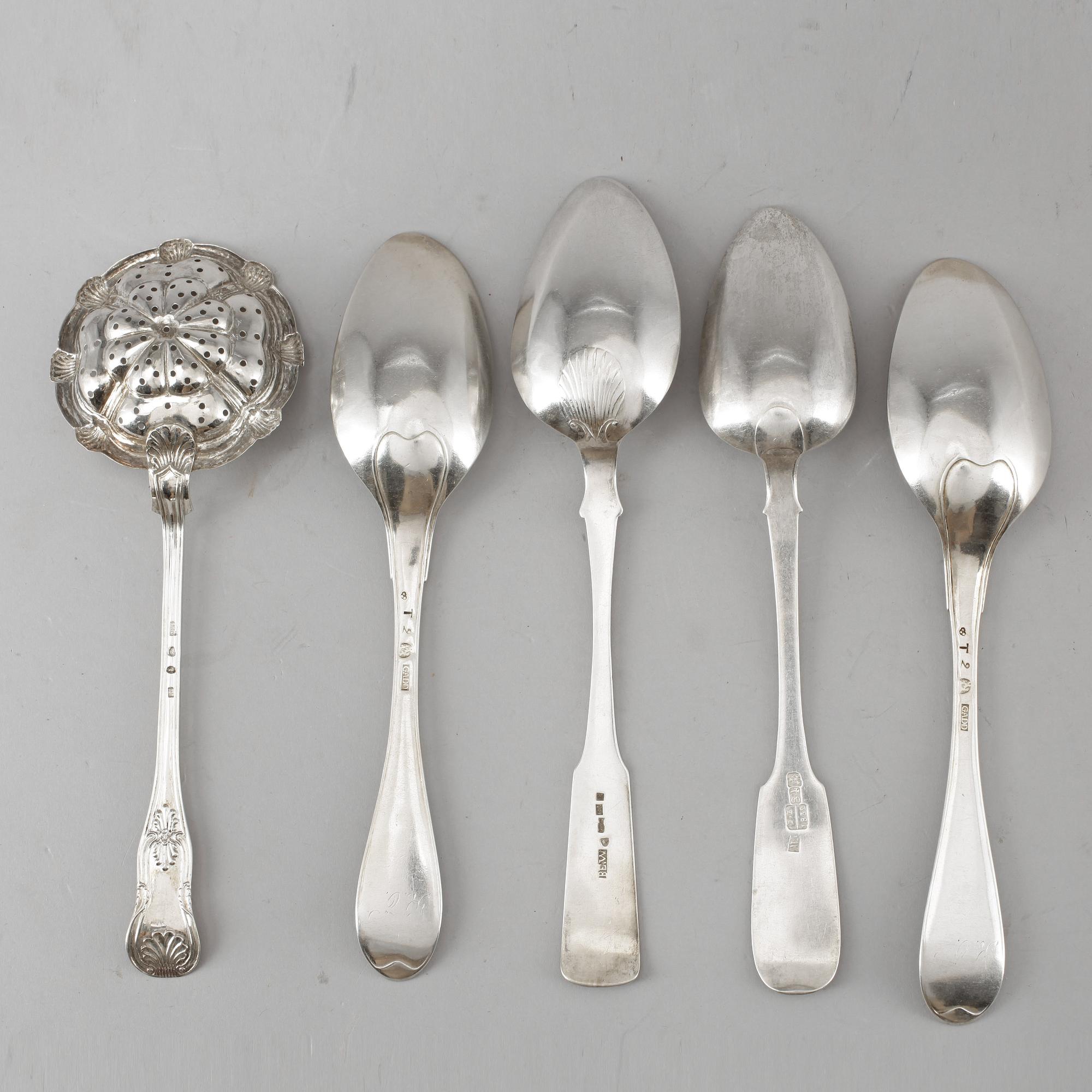 Parti silver, 5 delar, bär stämplar från bla St Petersburg, 1800-tal. Tot vikt ca 250 g.