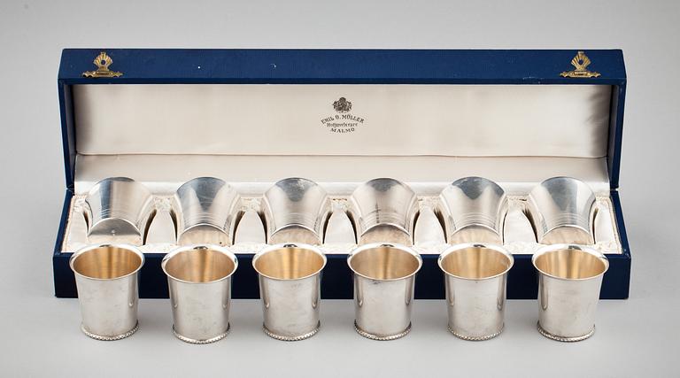 PUNCHBÄGARE, silver, 6+6 st. GAB resp ABG. 1950-tal. Tot vikt ca 330 g.