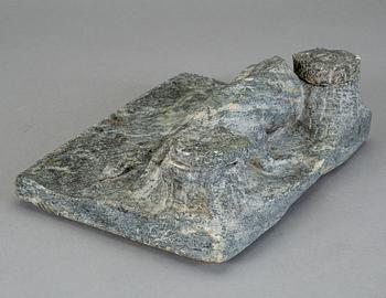 SKRIVSTÄLL, troligen granit, 1900-talets första kvartal.