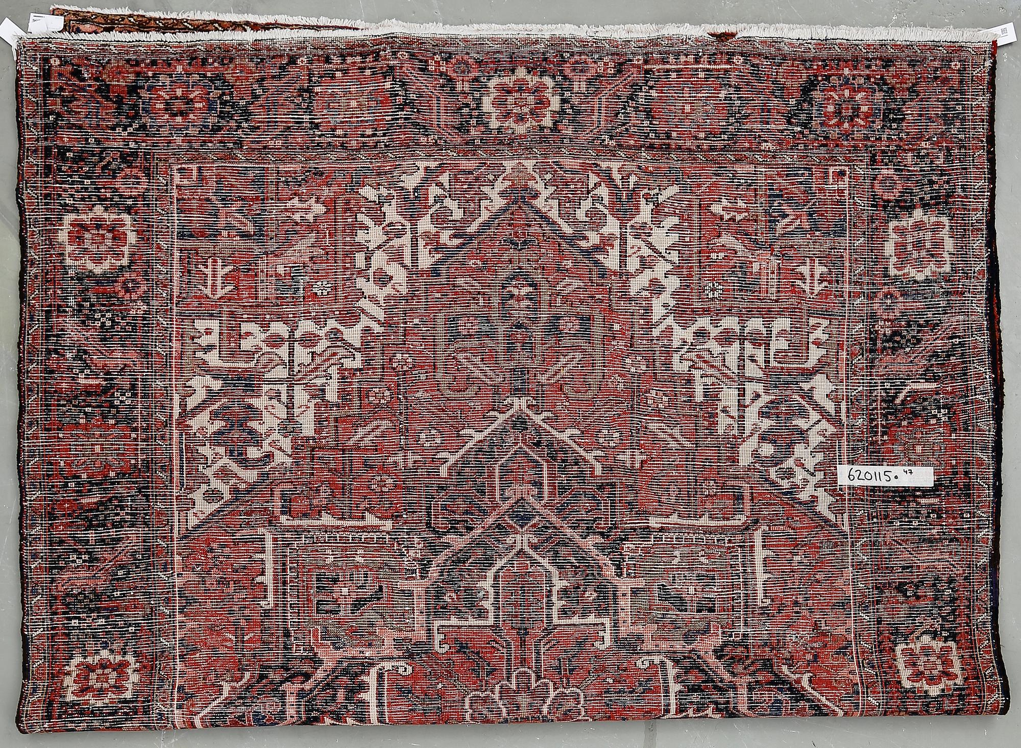 MATTA, Heriz. Ca 345 x 245 cm.