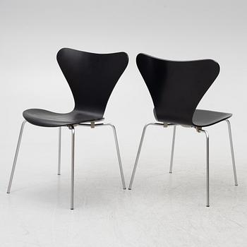 Arne Jacobsen, six 'Series 7' chairs, Fritz Hansen, Denmark, 1970-71.