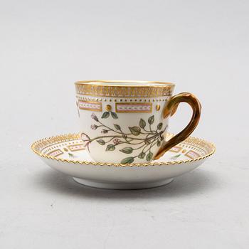 KAFFEKOPP med fat "Flora Danica" Royal Copenhagen Danmark porslin.