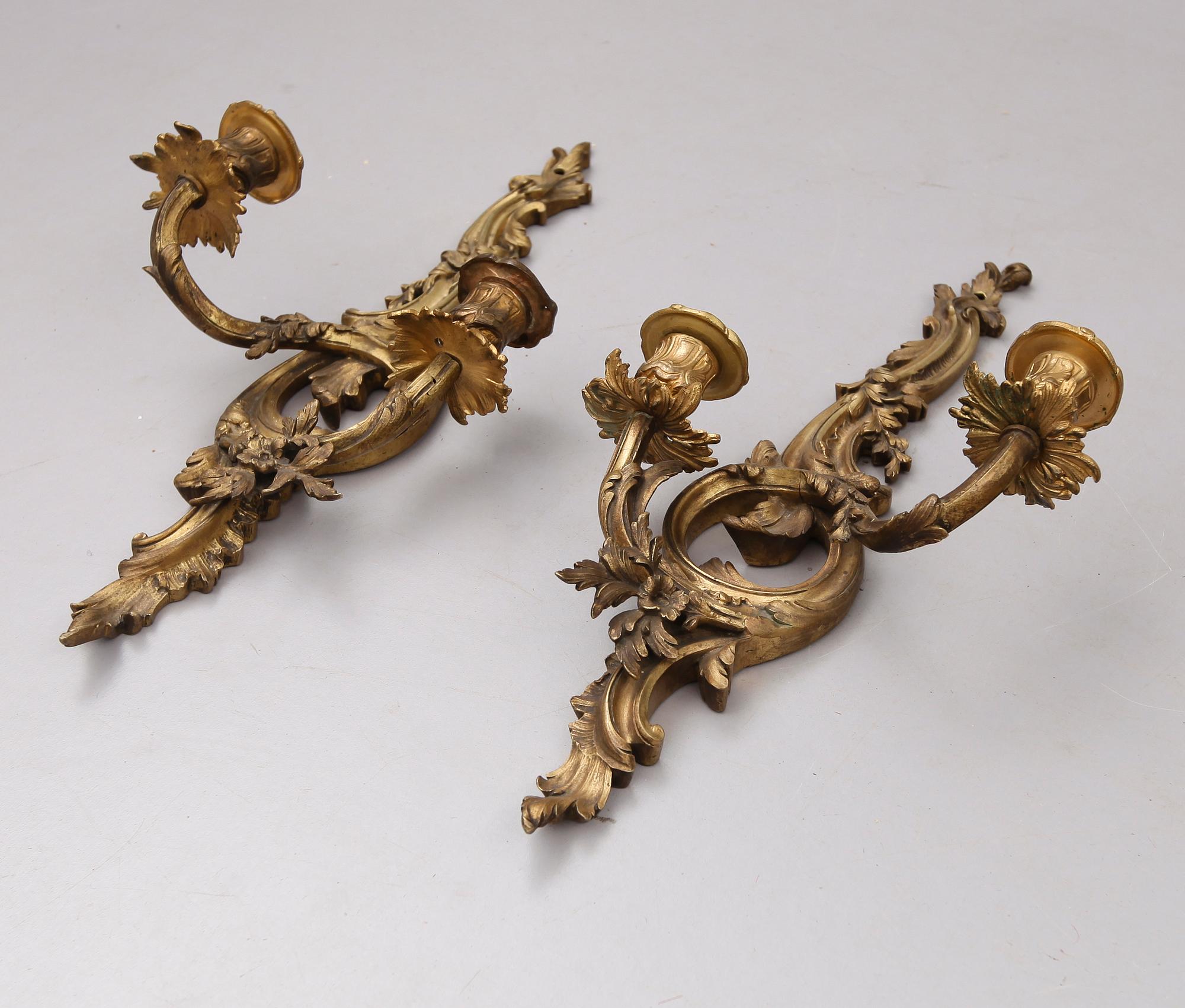 VÄGGLAMPETTER, 1 par, rokokostil, 1900-talets första hälft.