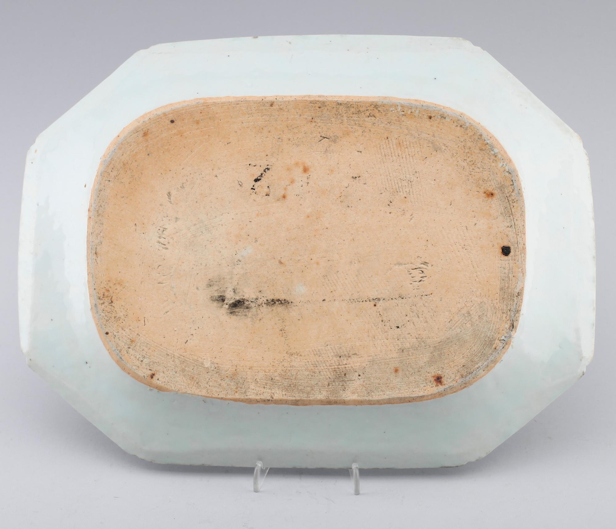 STEKFAT, porslin, Kina, Qianlong 1736-1795.