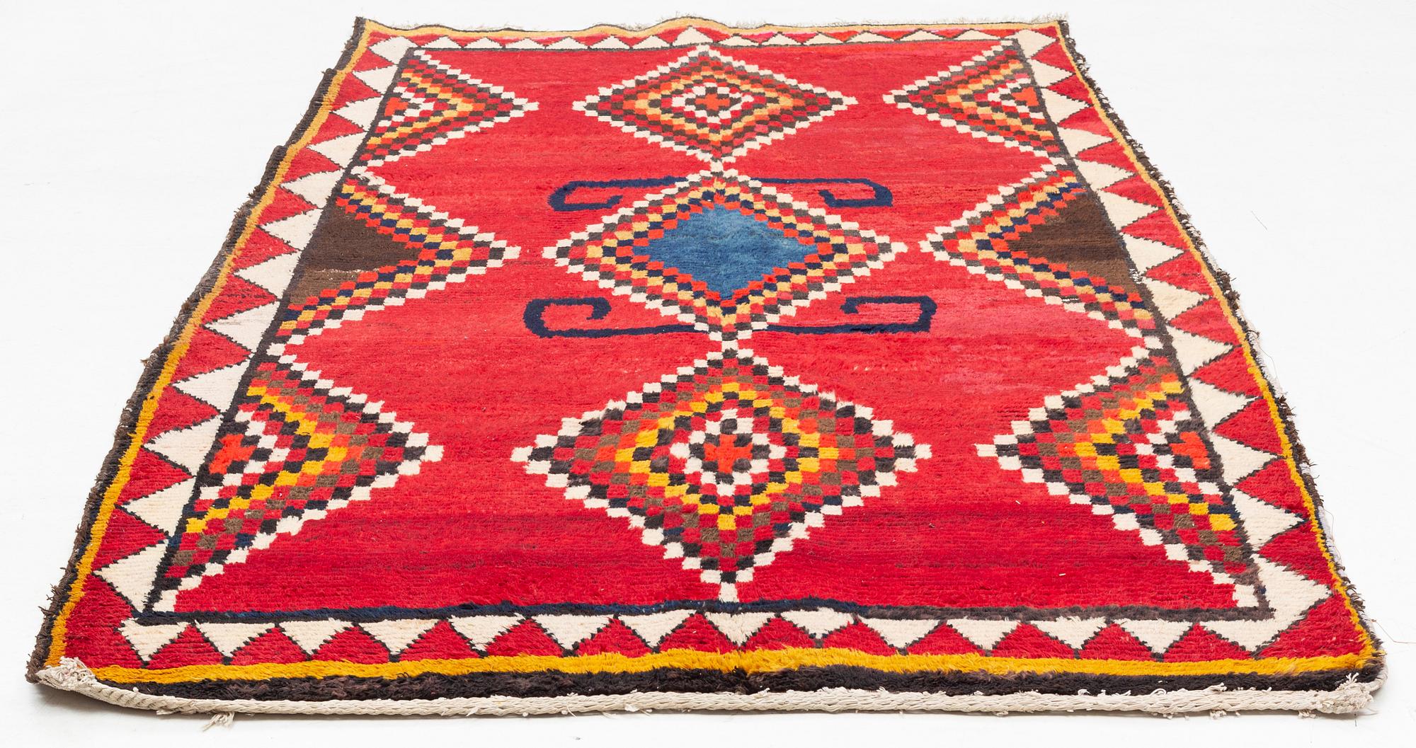 A semi antique Khersake-Bakhtiarirug, c. 282 x 153 cm.