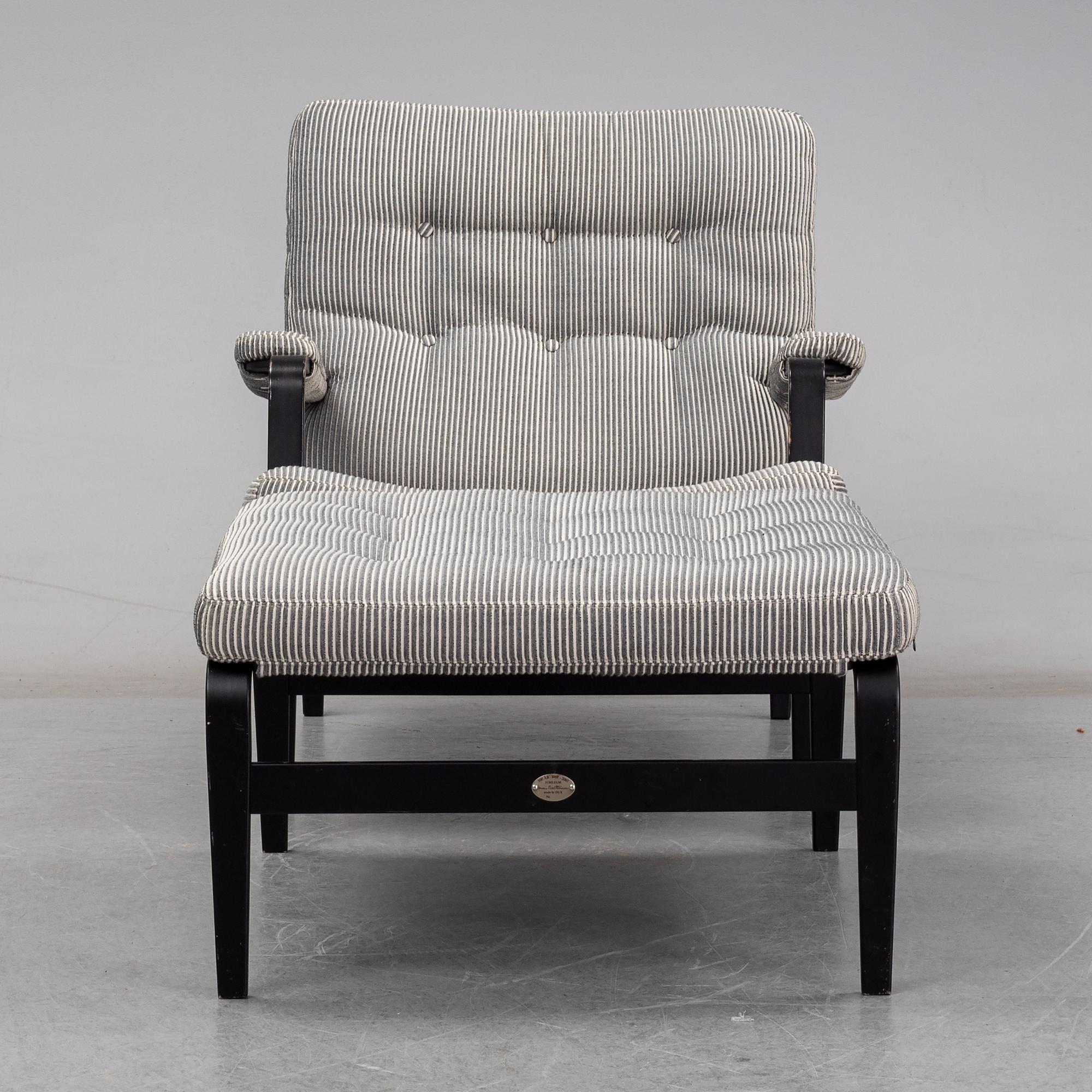 Bruno Mathsson, fåtölj med fotpall, "Ingrid", DUX. Jubileumsutgåva 2007. Plakettmärkta.