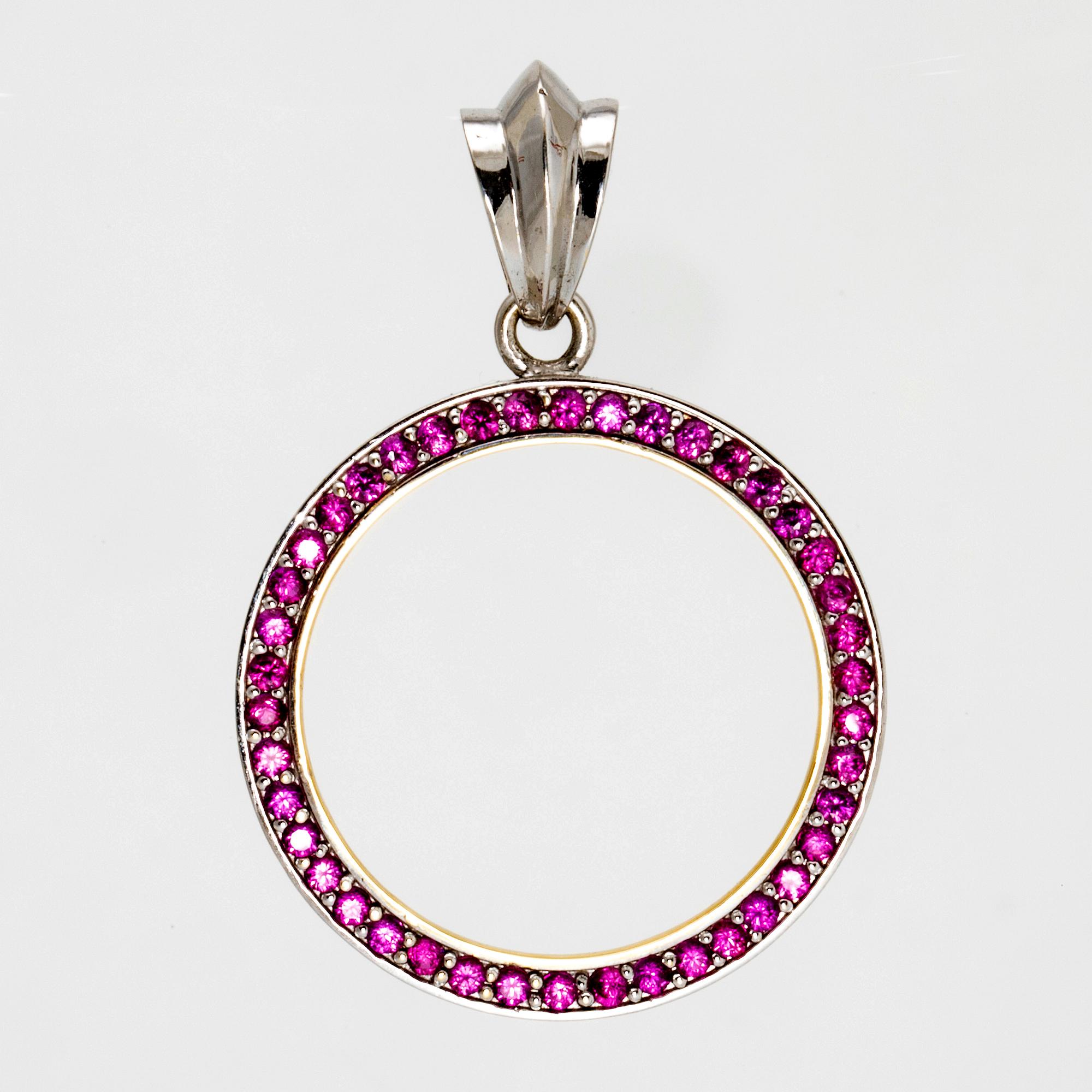 Brooch 14K whitegold with rubies, height approx 5,5 cm.