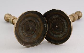 LJUSSTAKAR, 1 par, mässing, 1700-tal.