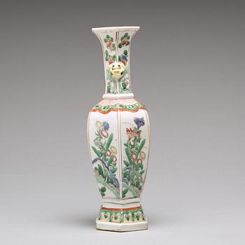 A famille verte vase, Qing dynasty, Kangxi (1662-1722).