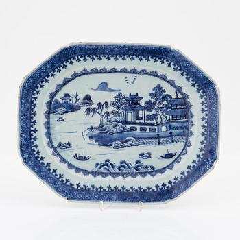 A blue and white porcelain charger, Qing Dynasty, Qianlong (1736-95).