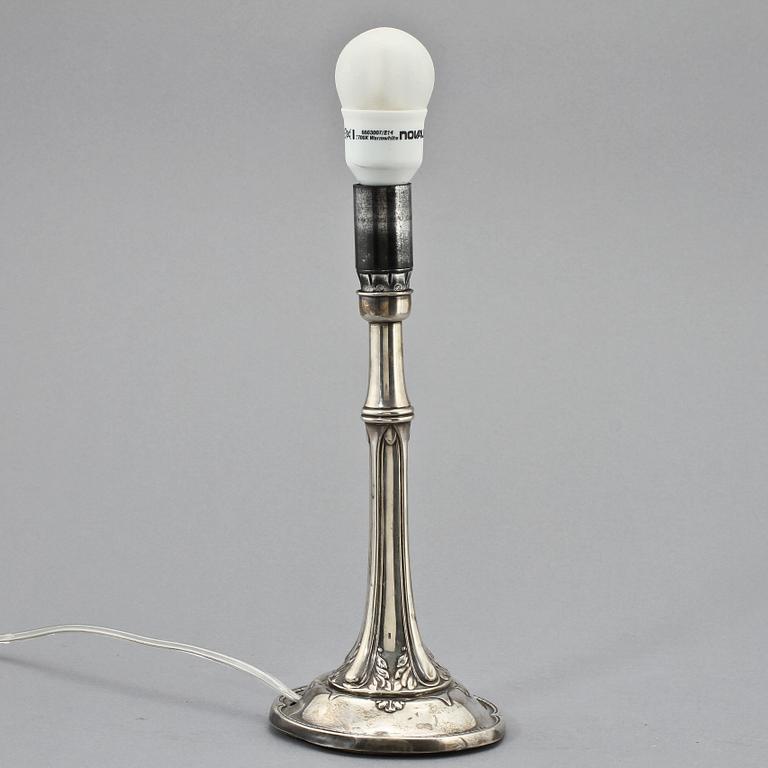 BORDSLAMPA, silver, CG Hallberg, Stockholm, 1920. Vikt 615 g.
