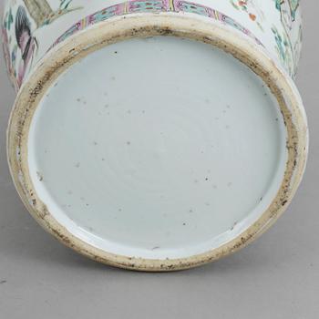 URNA med LOCK, porslin, Kina, 1800/1900-tal.