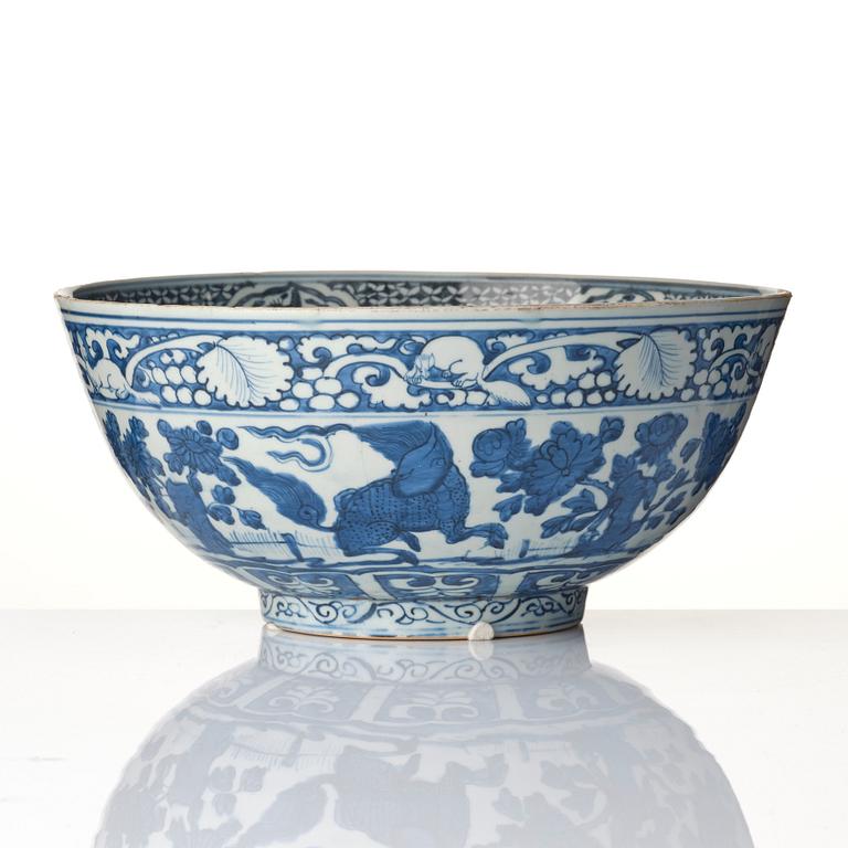 A large blue and white bowl, Ming dynasty (1368-1644). Hall mark to base.