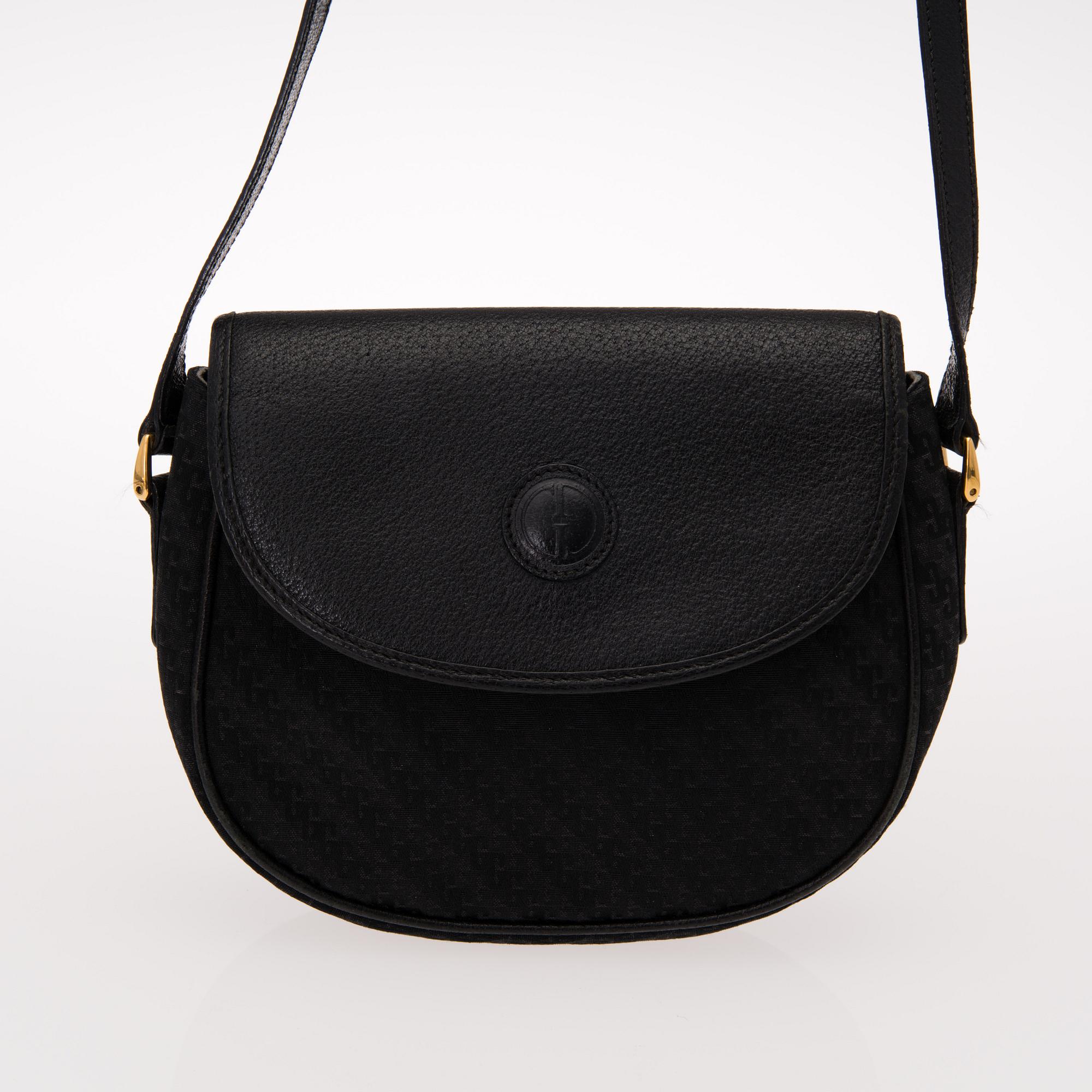 TWO VINTAGE GUCCI BAGS.