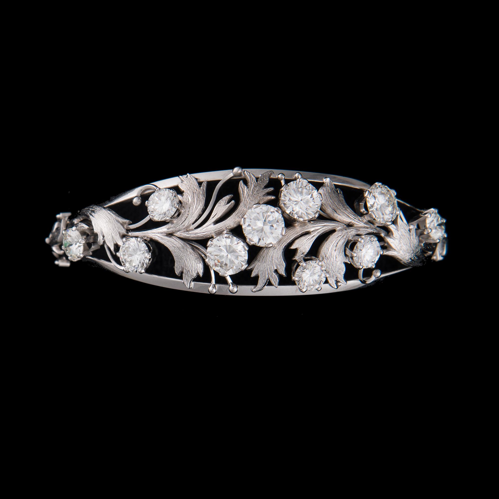 ARMBAND, 18K vitguld, briljantslipade diamanter. Kalevi Piirainen, Helsingfors 1974. Vikt 24,4 g.