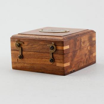 KOMPASS/SOLUR, mässing, 1900-talets andra hälft.