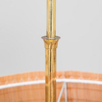 Paavo Tynell, kattovalaisin, malli 1359/4 Taito 1900-luvun puoliväli.