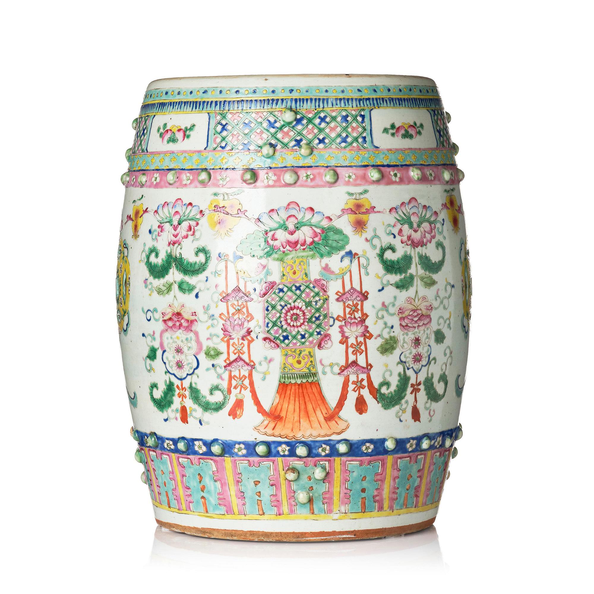 A famille rose garden seat, Qing dynasty, 19th century.