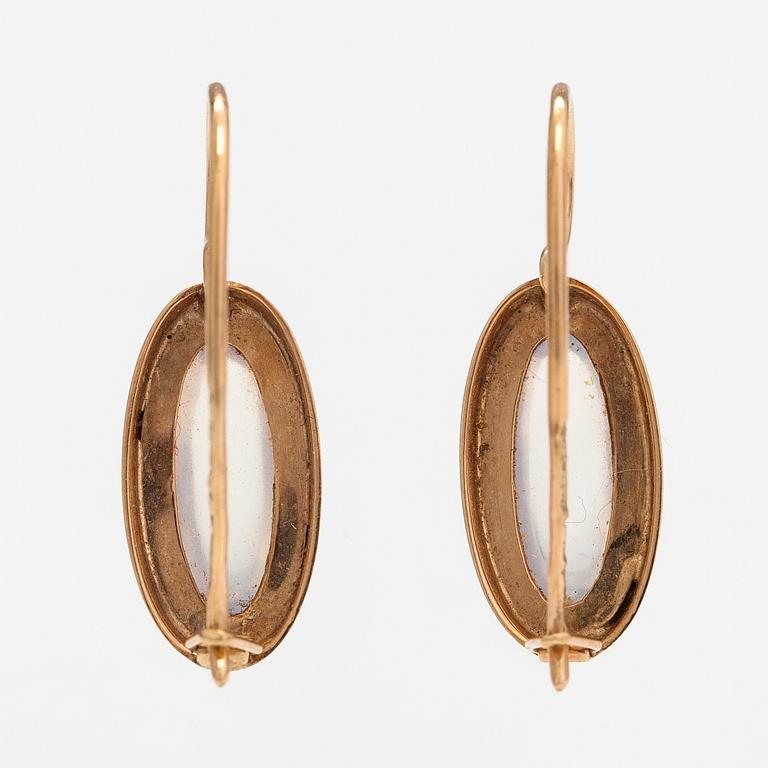 Elis Kauppi, A pair of 14K gold and moon quartz earrings. Kupittaan kulta, Turku.