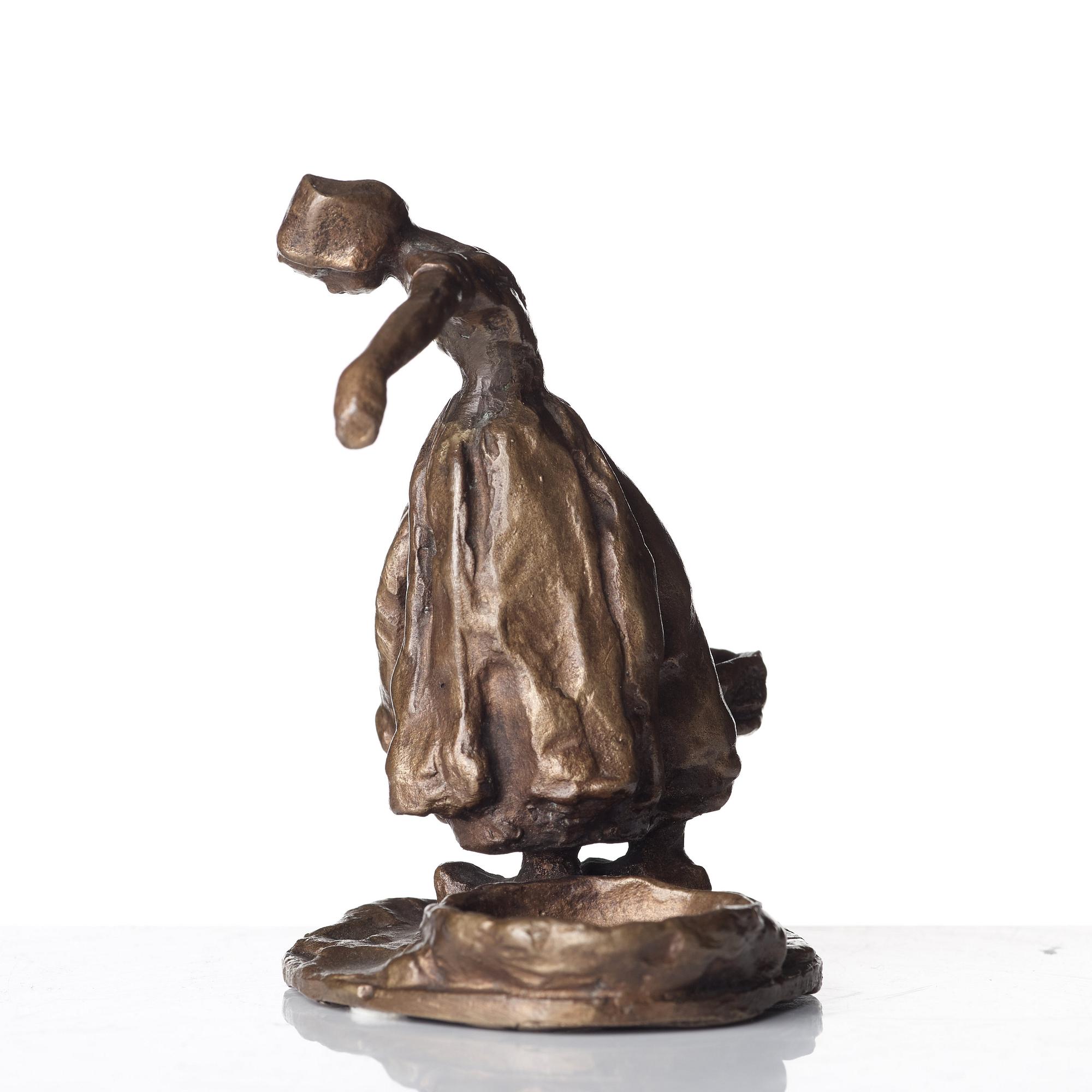 Carl Milles, Woman carrying water (for salt and pepper).