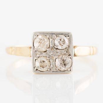 Ring 18K guld med gammalslipade diamanter.