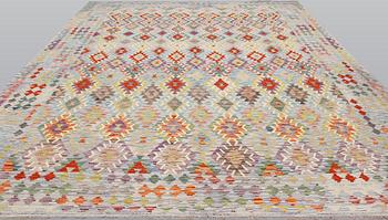 A Kilim carpet, c. 399 x 301 cm.