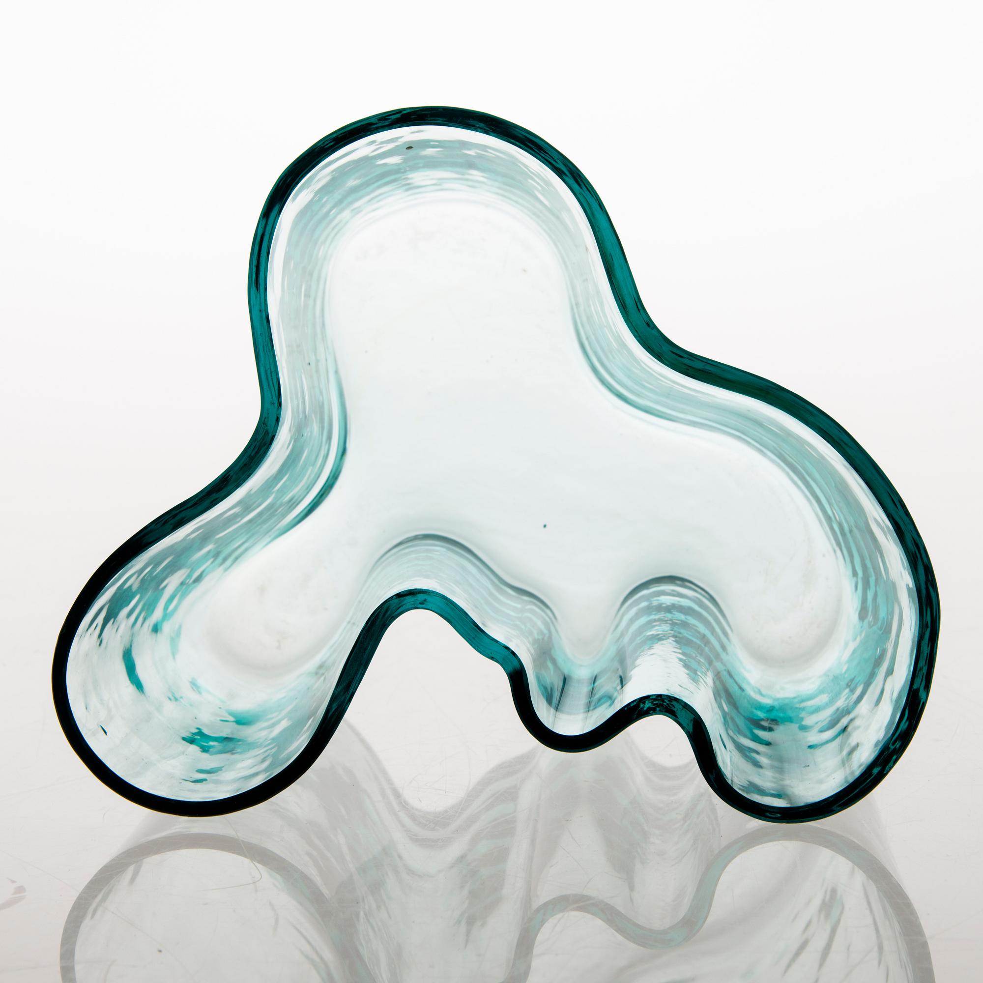 ALVAR AALTO, A '9750' vase Karhula Glassworks 1937-1949. Finland.