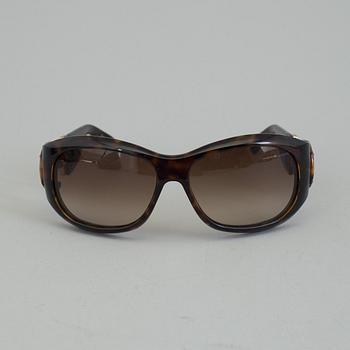 A pair of Gucci GG2970/S sunglasses with case.