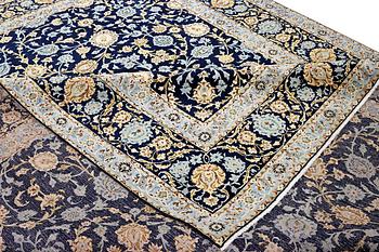 A Kashan carpet, c. 395 x 305 cm.