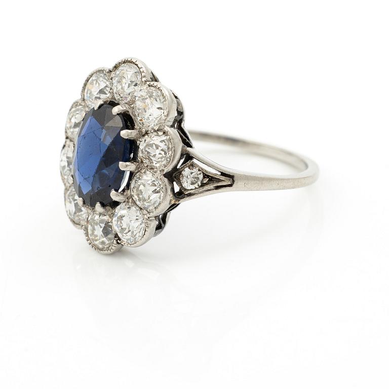 Carmose ring in platinum with sapphire and old-cut diamonds.