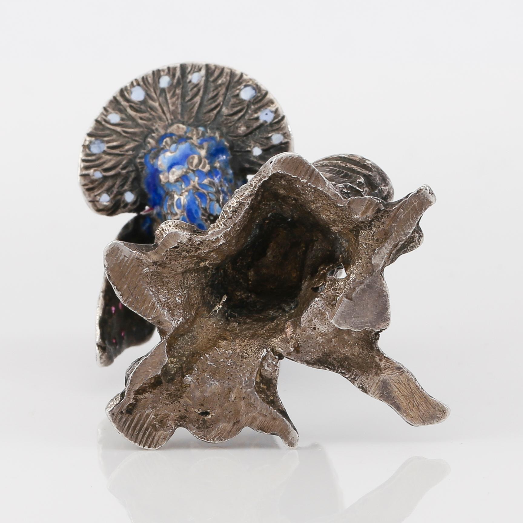 FIGUR, silver, emalj, rubiner och safirer, 1900-talets första hälft. Vikt ca 33 gram.