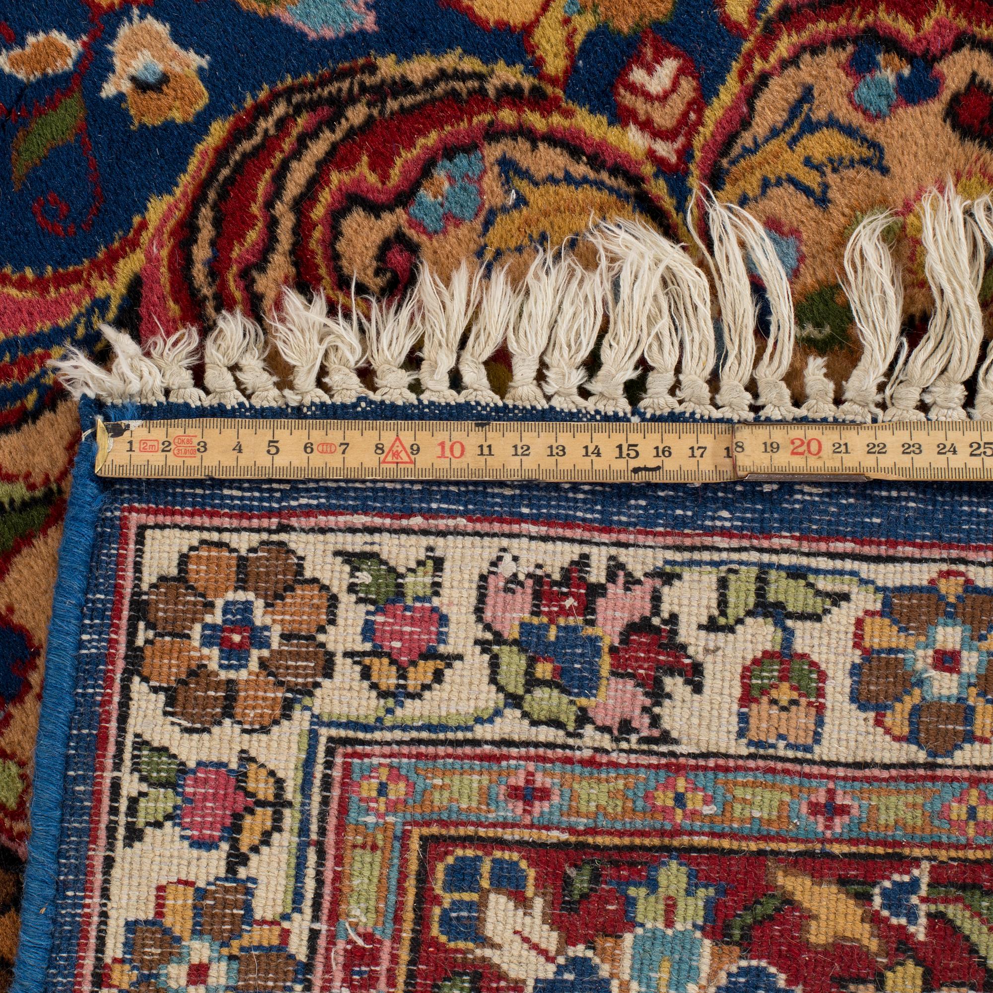 a carpet, Täbriz semi antique, circa 282x181 cm.