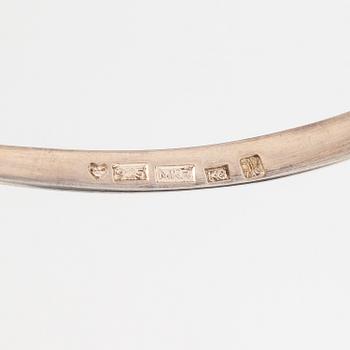 Halsband och ring, sterlingsilver, spektroliter. Kaunis koru, Helsingfors 1987.