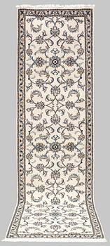 A Nain runner, approx. 286 x 80 cm.
