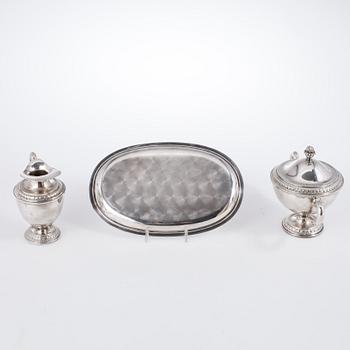 SERVISDELAR, 3 delar, sterlingsilver, empirestil, med svenska kontrollstämplar, 1900-tal. Vikt ca 446 gram.