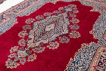A Yazd carpet, approx. 418 × 297 cm.