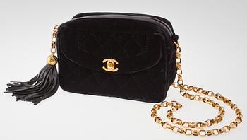 25. A Chanel shoulder bag.