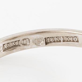 Ring, 18K white gold with opal and brilliant-cut diamonds.