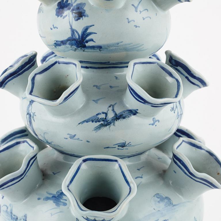 Tulpanvas, fajans, Italien, 1900-tal.