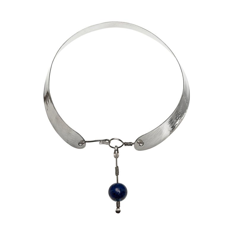 A Vivianna Torun Bülow Hübe silver necklace, pendant with a lapis lazuli, her own workshop, late 1950's.