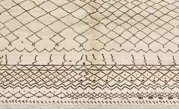 A Moroccan rug, approx. 180 x 123 cm.